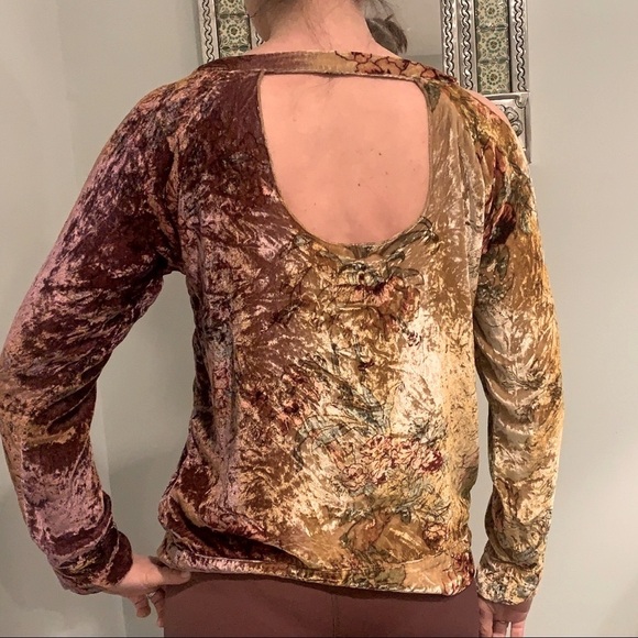 Chaser Keyhole Crushed Velvet Blouse - Picture 4 of 12